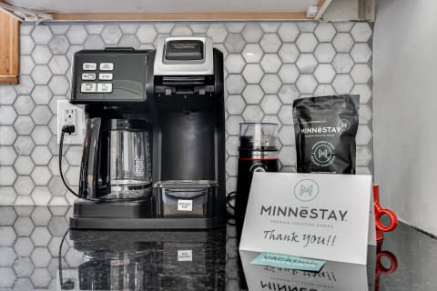 Coffee station with Hamilton Beach coffee maker, coffee bag from Minnestay, and a thank you card.