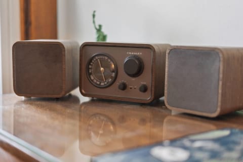 Vintage Crosley audio system with wooden speakers on a table.