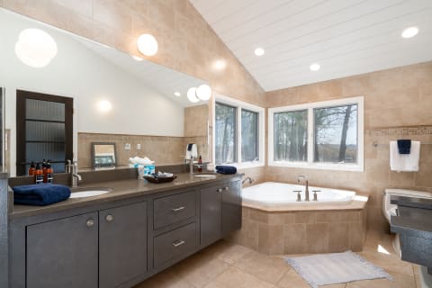 Bathroom 3 - King Master Ensuite with corner soaking tub